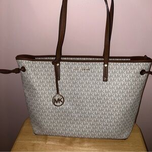 Michael Kors 
Quinn Large Signature Logo and Leather Tote Bag